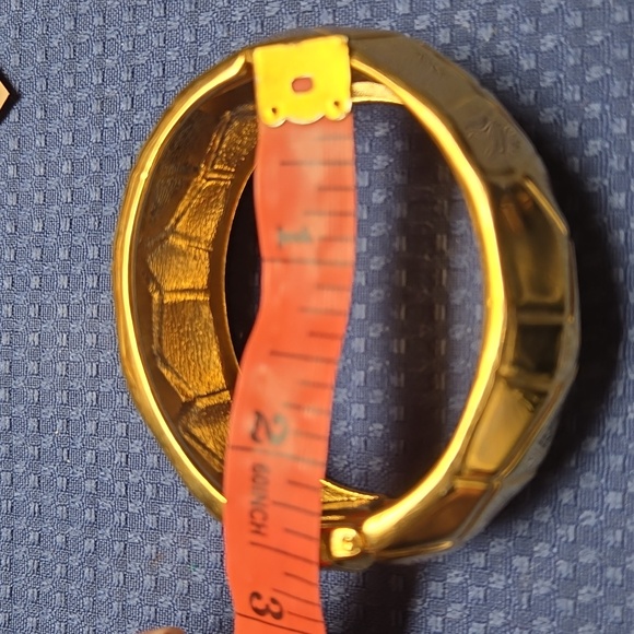 Vintage 1980's Goldtone Hinged Cuff Bracelet - Picture 6 of 6